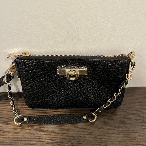 DKNY
Black crossbody plus gold chained single handle. - Picture 4 of 8